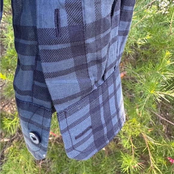 Vince long sleeve lightweight blouse - size M - Picture 3 of 5